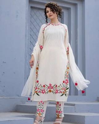 Elegant white floral embroidered cotton kurta set with net dupatta 1