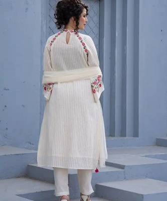 Elegant white floral embroidered cotton kurta set with net dupatta 4