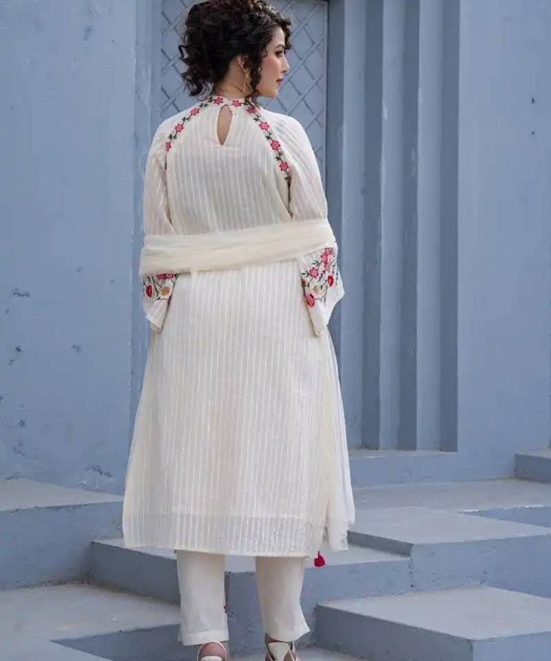Elegant white floral embroidered cotton kurta set with net dupatta
