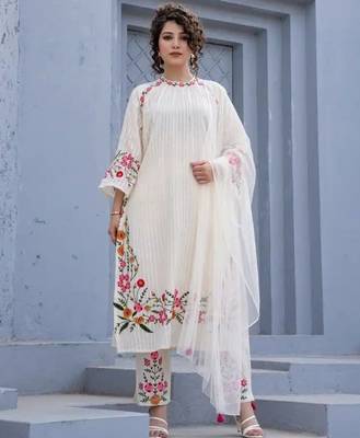 Elegant white floral embroidered cotton kurta set with net dupatta 5