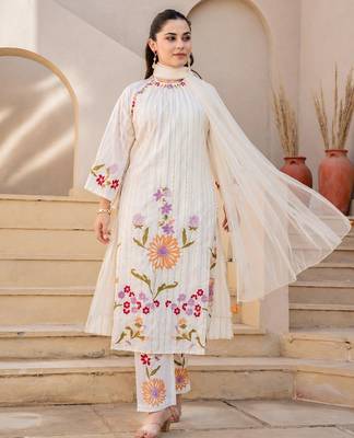 White floral embroidered cotton kurta set with net dupatta 2