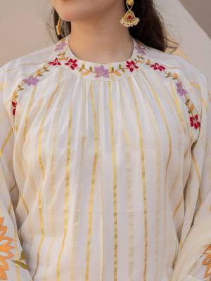White floral embroidered cotton kurta set with net dupatta 4
