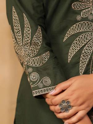 Forest green pure cotton embroidered kurta set with farsi salwar 5