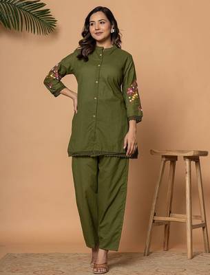 Olive green pure cotton kurta pant set with floral embroidery 1
