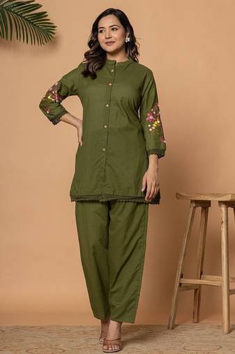 Olive green pure cotton kurta pant set with floral embroidery