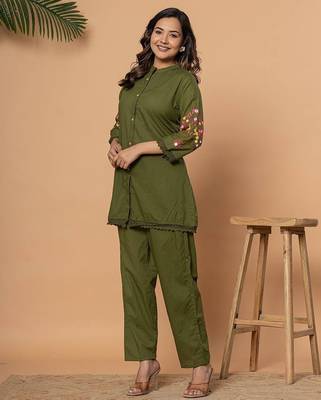 Olive green pure cotton kurta pant set with floral embroidery 2