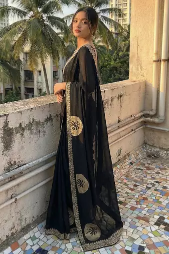 Women's embroidered silk blendsaree