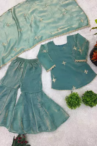   embroderied kids kurta set
