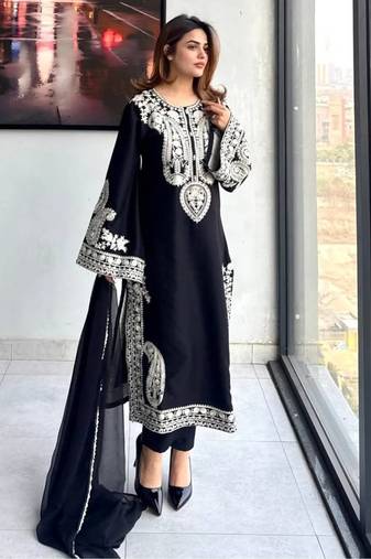 Womenes new  trendy heavy embroidery work kurta set