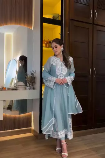 Womenes new  trendy heavy embroidery work kurta set