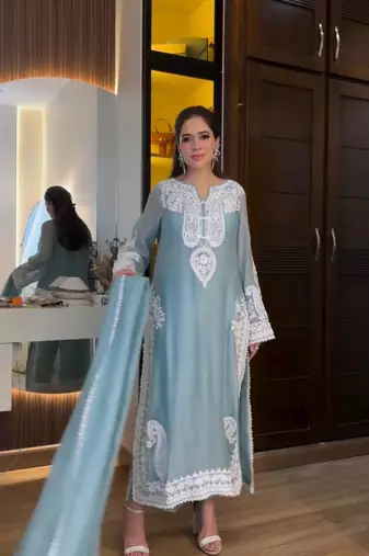 Womenes new trendy heavy embroidery work kurta set