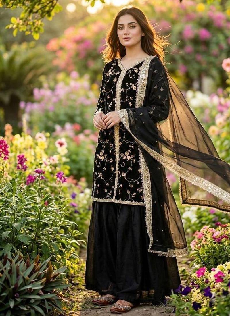 Womens heavy embroidery work kurta set