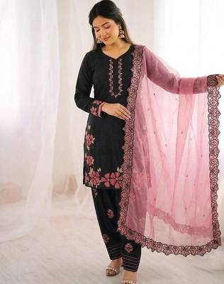 Black Roman Glass Silk Embroidered Kurta Set with Pink Dupatta and farsi salwar 2