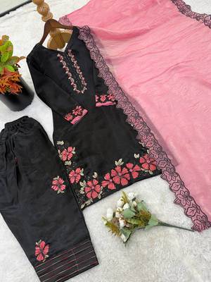 Black Roman Glass Silk Embroidered Kurta Set with Pink Dupatta and farsi salwar 4