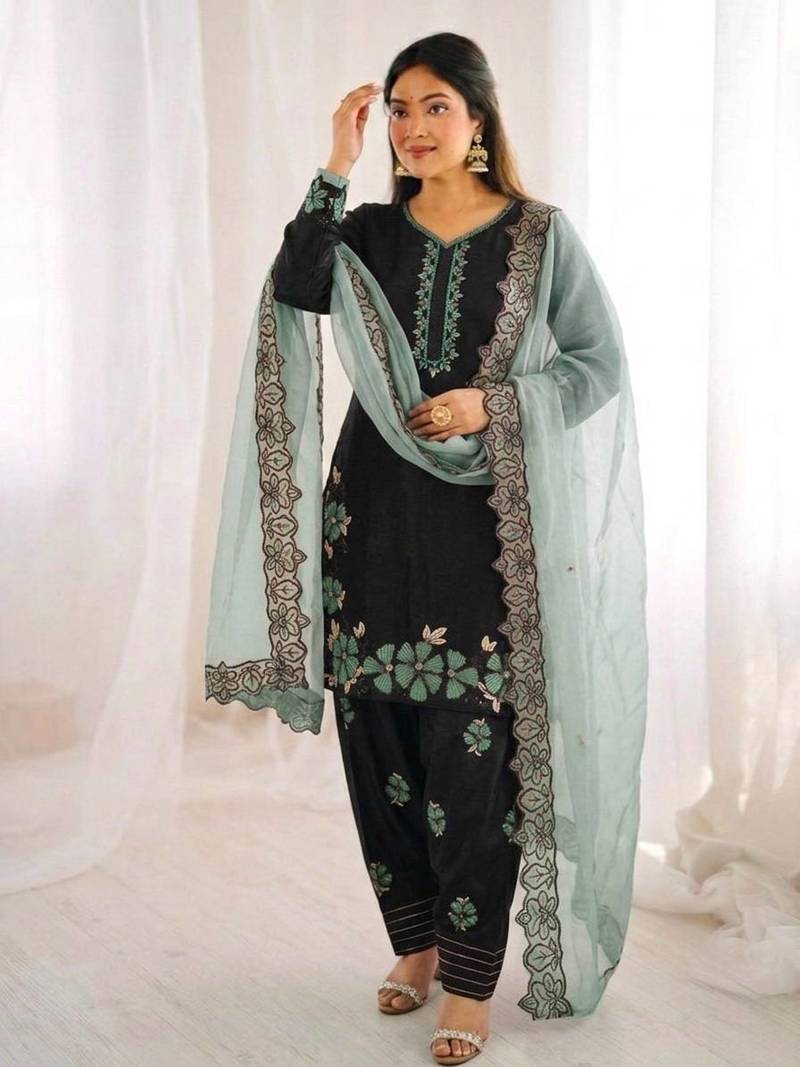 Black Roman Glass Silk Embroidered Kurta Set with green Dupatta and farsi salwar