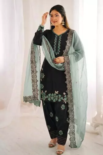 Black Roman Glass Silk Embroidered Kurta Set with green Dupatta and farsi salwar