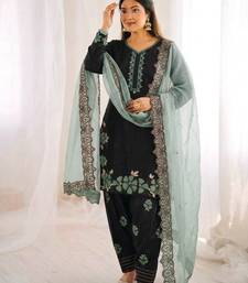 Black Roman Glass Silk Embroidered Kurta Set with green Dupatta and farsi salwar
