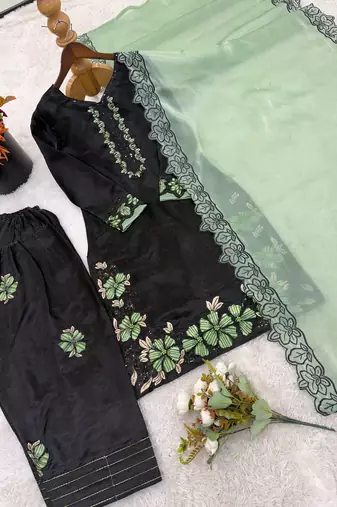 Black Roman Glass Silk Embroidered Kurta Set with green Dupatta and farsi salwar