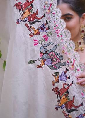 BEIGE EMBROIDERED WORK SILK LEHENGA CHOLI WITH DUPATTA. 5