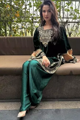 Teal blue velvet embroidered kurta set