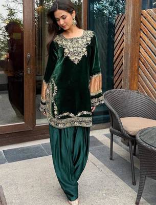Teal blue velvet embroidered kurta set 3