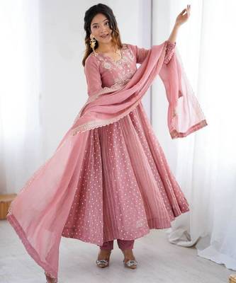 Baby pink faux georgette embroidered gown set 3