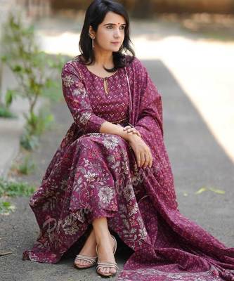 Maroon rayon printed kurta set 3