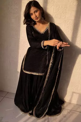 Womens new trending less and mirror work kuta set