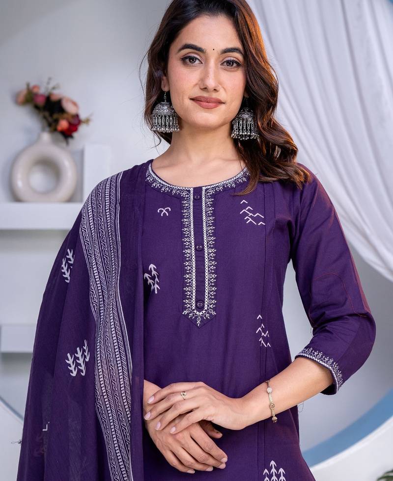Cotton cambric straight kurti-pant-dupatta set