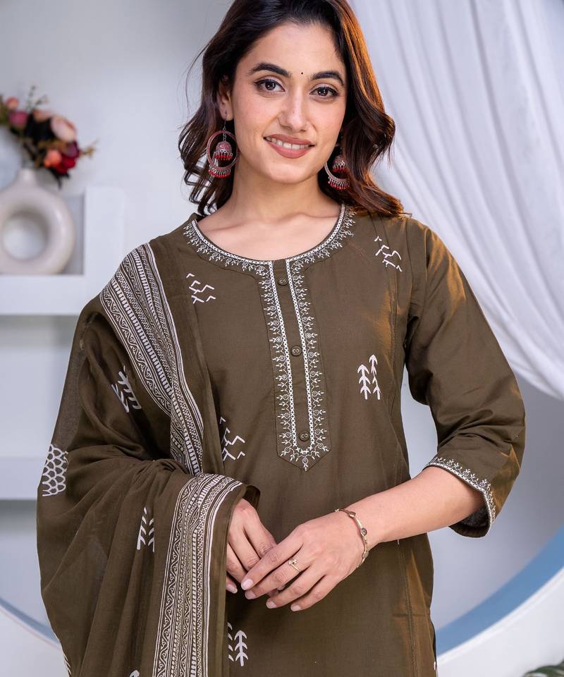 Cotton cambric straight kurti-pant-dupatta set