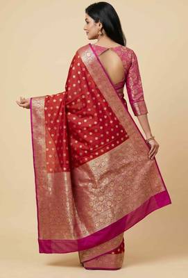 Banarasi cotton silk saree in red  with   zari booti   work 2