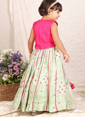 Hot pink embroidered silk lehenga set 2