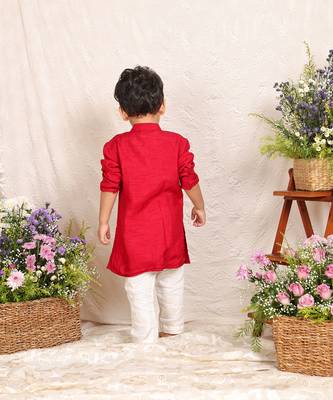 Red embroidered cotton kurta set 2