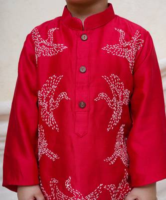 Red embroidered chanderi kurta set 2