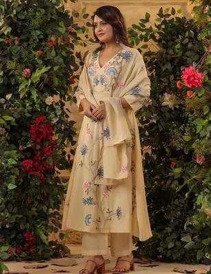  cream floral embroidered viscose chanderi anarkali suit set 3