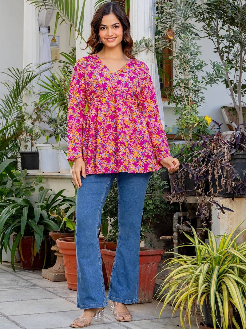 Womens magenta self design cotton fabric kurtis 3/4 sleeves v-neck