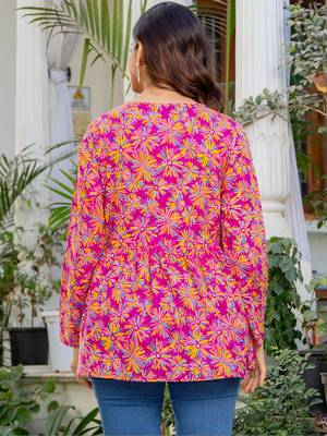 Womens magenta self design cotton fabric kurtis 3/4 sleeves v-neck 3