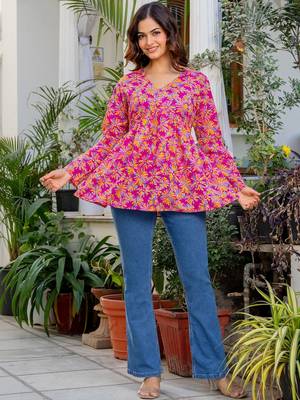 Womens magenta self design cotton fabric kurtis 3/4 sleeves v-neck 4