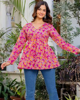 Womens magenta self design cotton fabric kurtis 3/4 sleeves v-neck 5