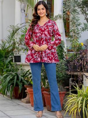Womens maroon self design cotton fabric kurtis 3/4 sleeves v-neck 1