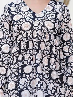 Womens black self design cotton fabric kurtis 3/4 sleeves v-neck 4