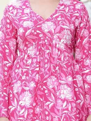 Womens pink self design cotton fabric kurtis 3/4 sleeves v-neck 4