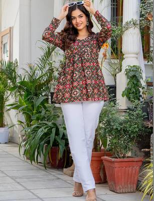 Womens multi self design cotton fabric kurtis 3/4 sleeves v-neck 5