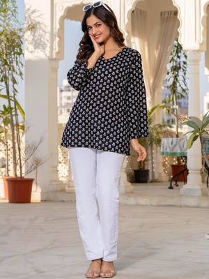 Womens black self design cotton fabric kurtis 3/4 sleeves v-neck 4