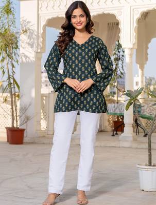 Womens green self design cotton fabric kurtis 3/4 sleeves v-neck 1
