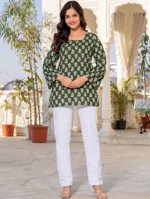 Womens green self design cotton fabric kurtis 3/4 sleeves square neck 1
