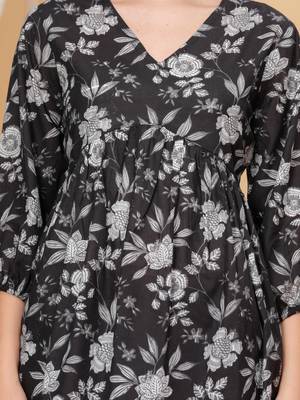 Womens black self design cotton fabric kurtis 3/4 sleeves v-neck 5