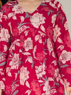 Womens red self design cotton fabric kurtis 3/4 sleeves v-neck 5