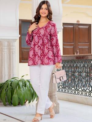 Womens maroon self design cotton fabric kurtis 3/4 sleeves v-neck 1