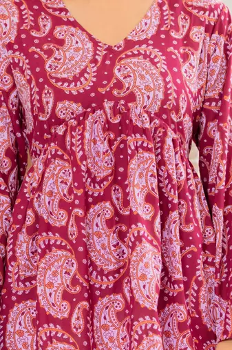 Womens maroon self design cotton fabric kurtis 3/4 sleeves v-neck